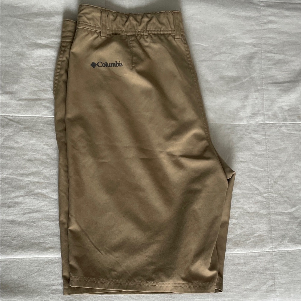 Columbia Men's Khaki Flat Front Shorts